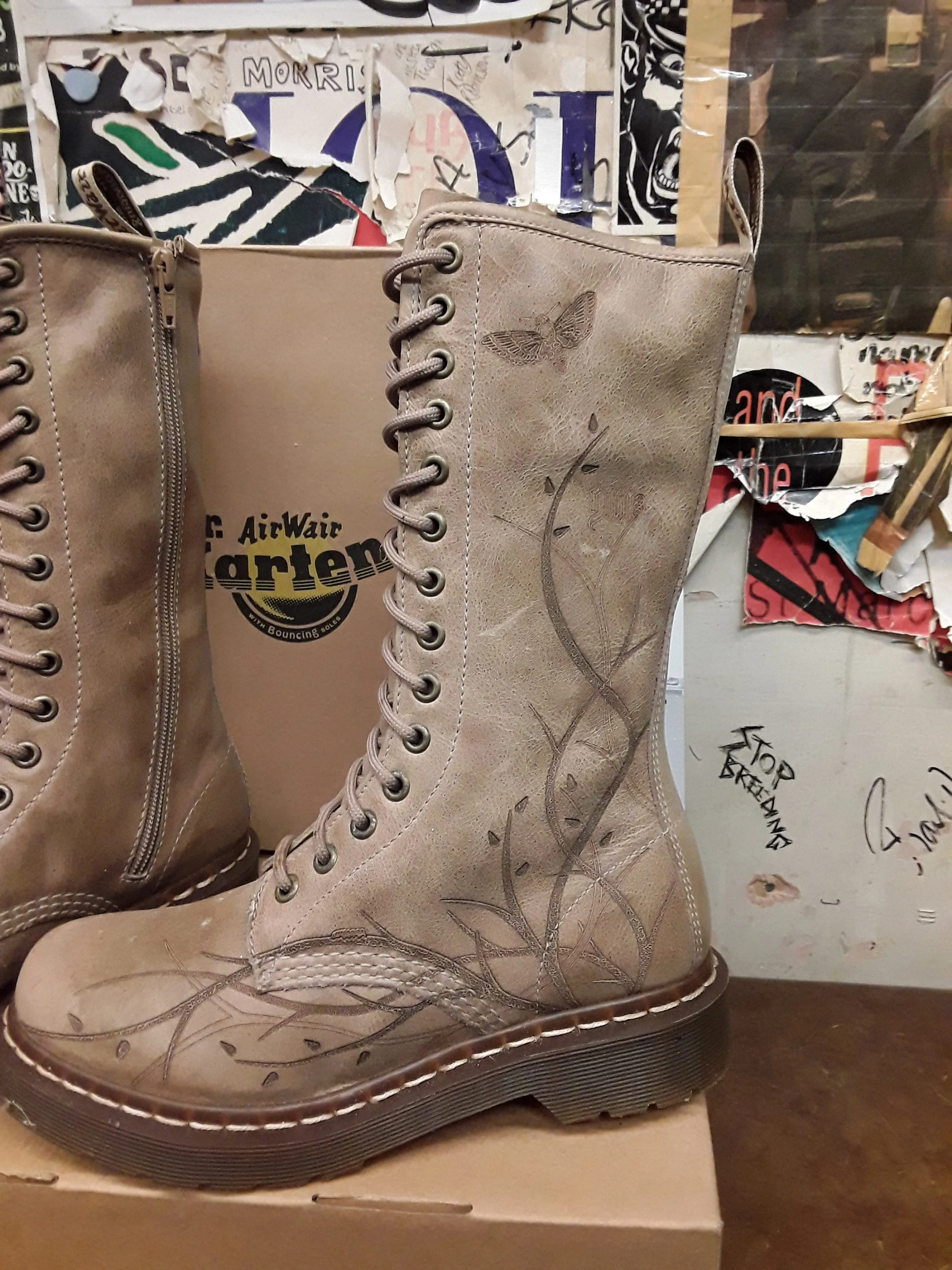 Dr Martens 1c57 Shark 14 Hole Size 4