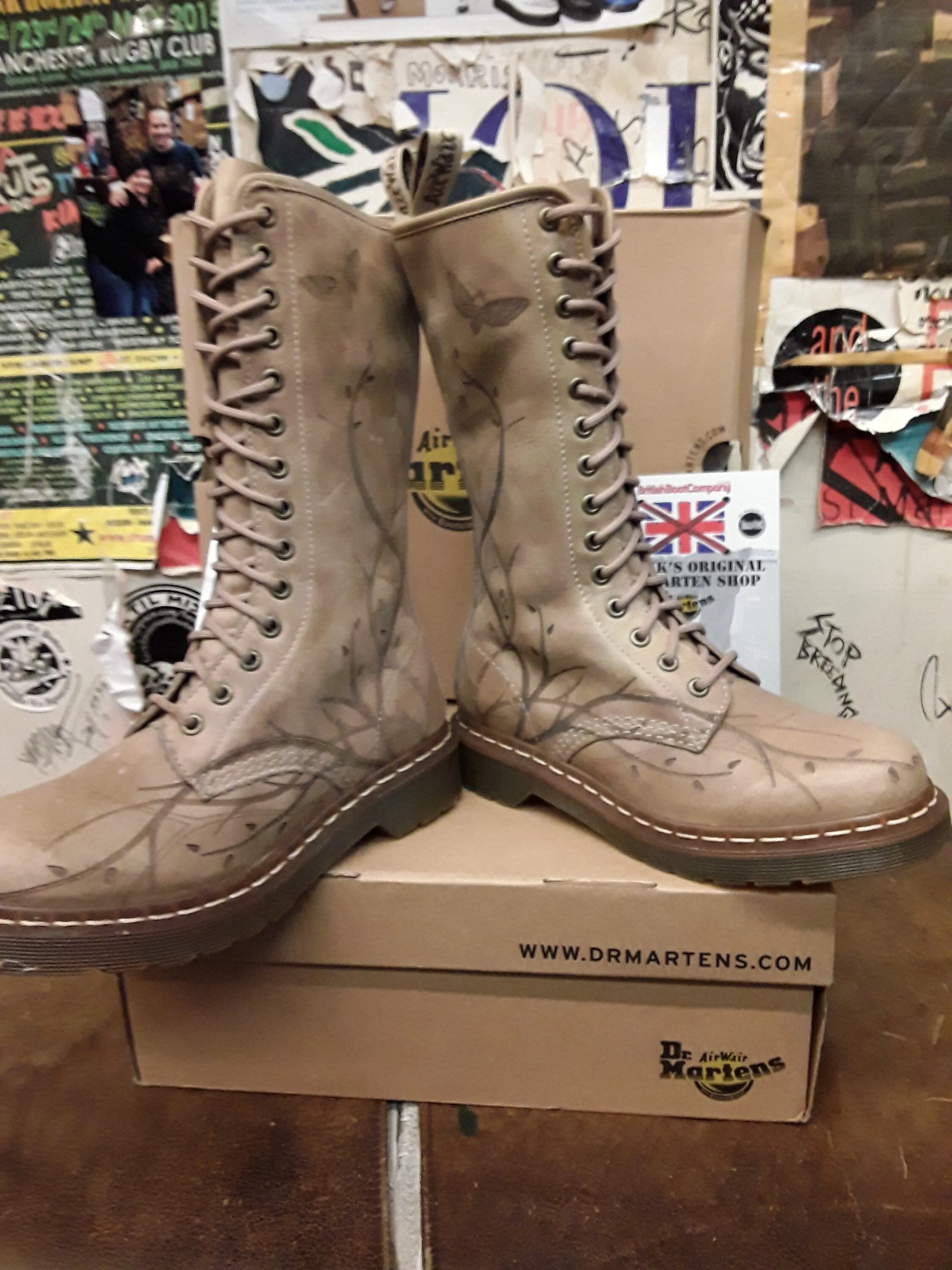 Dr Martens 1c57 Shark 14 Hole Size 4