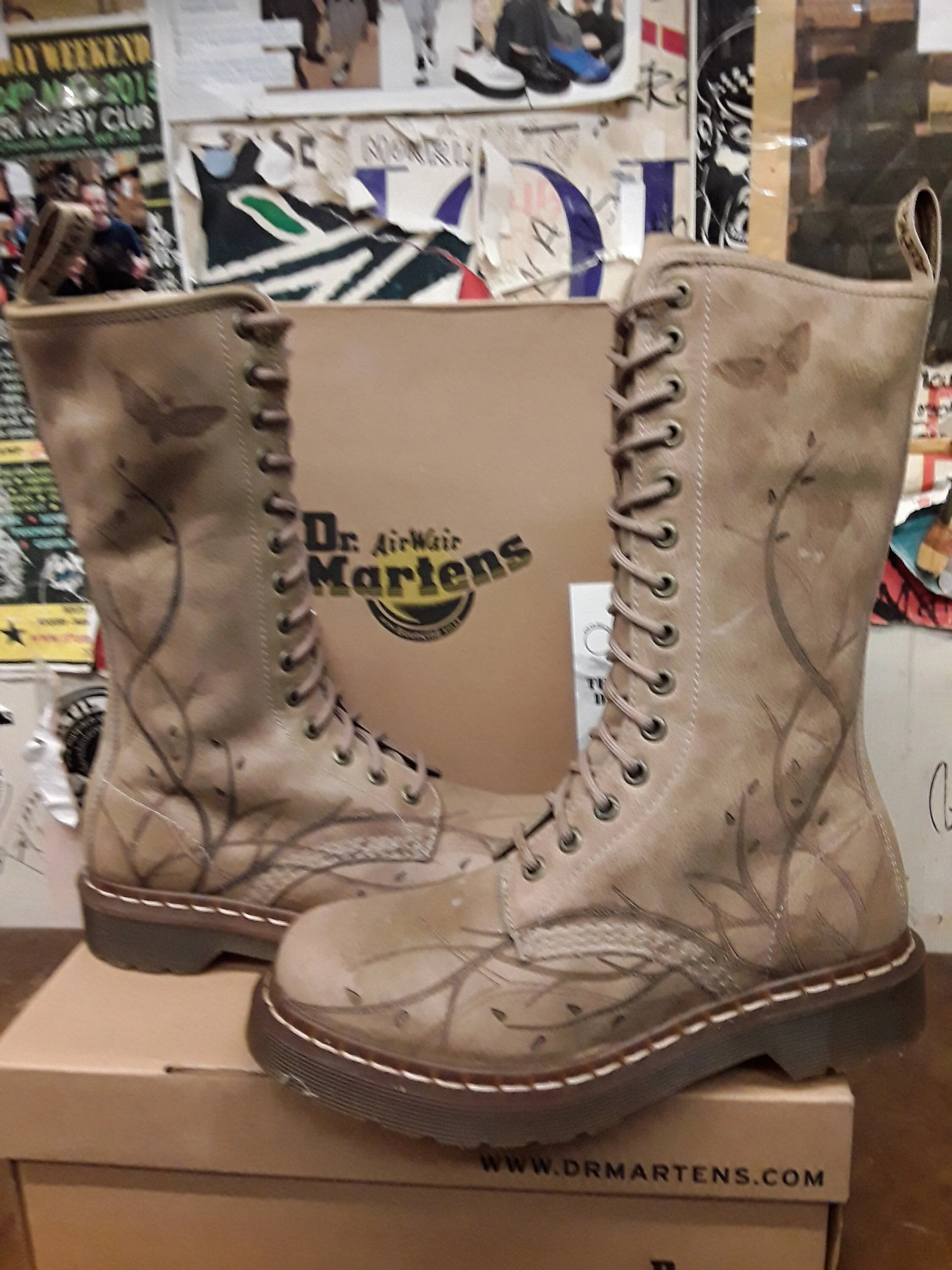 Dr Martens 1c57 Shark 14 Hole Size 4