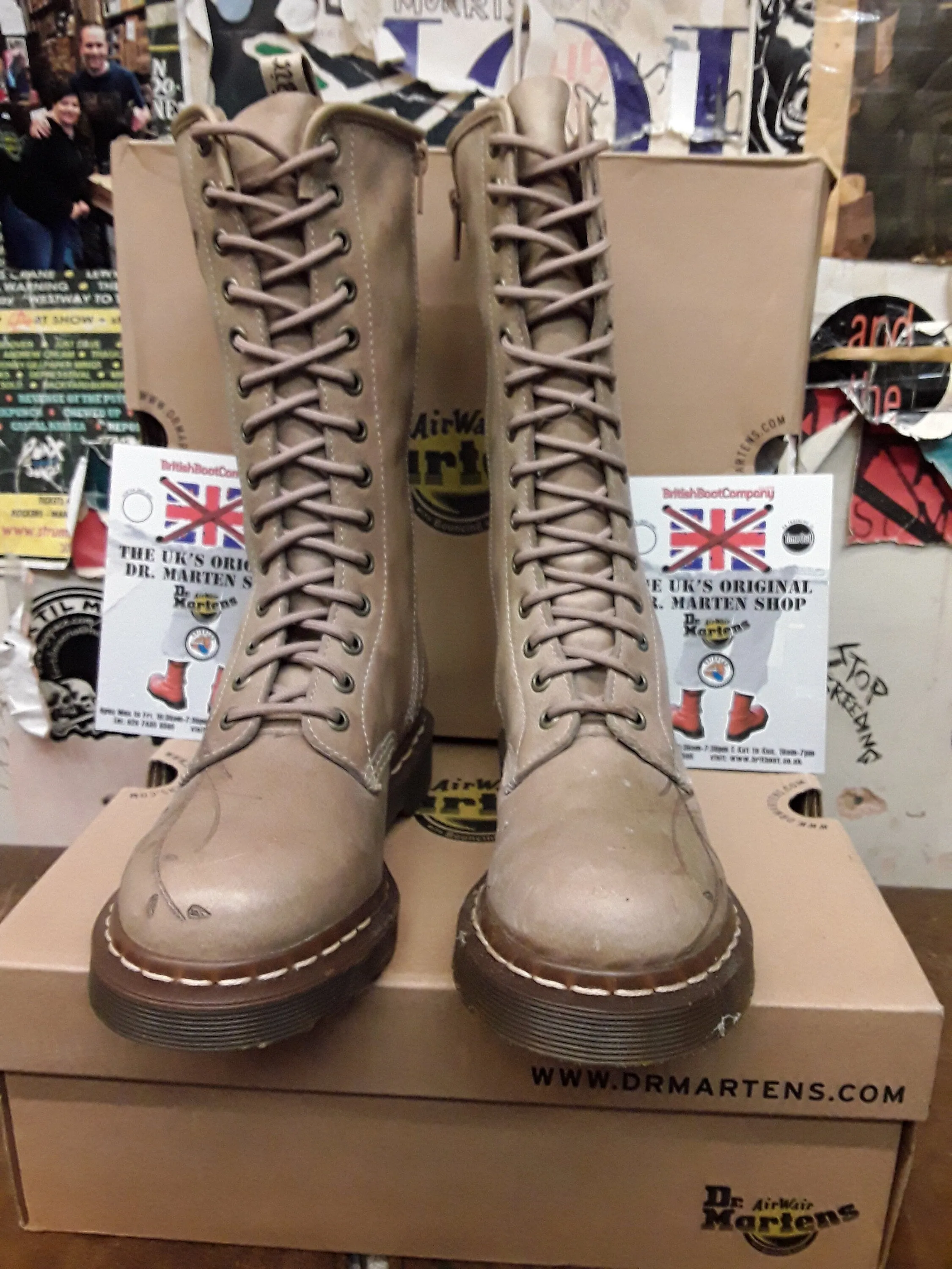 Dr Martens 1c57 Shark 14 Hole Size 4