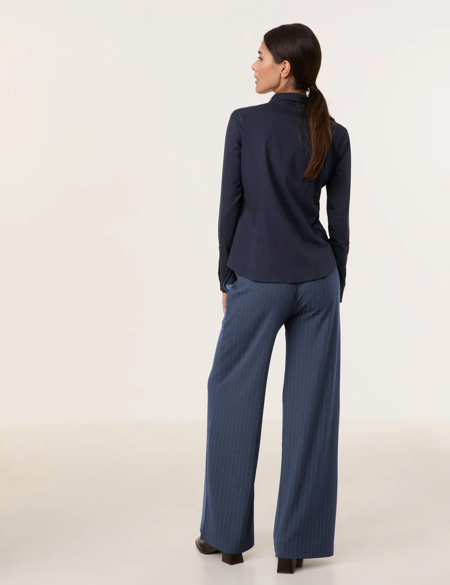 Elegant pull-on trousers