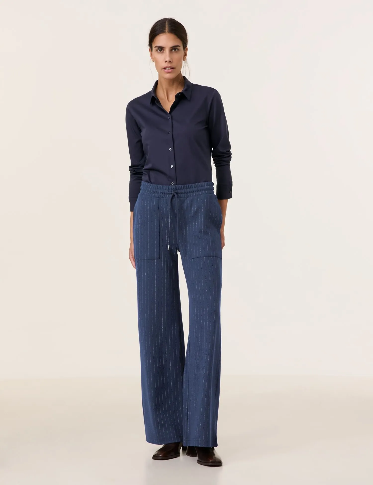 Elegant pull-on trousers