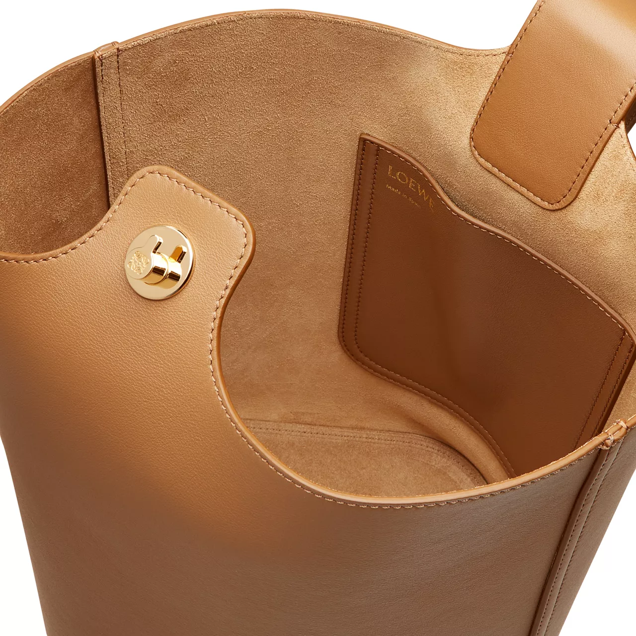 LOEWE Pebble Medium Bucket Bag - Oak