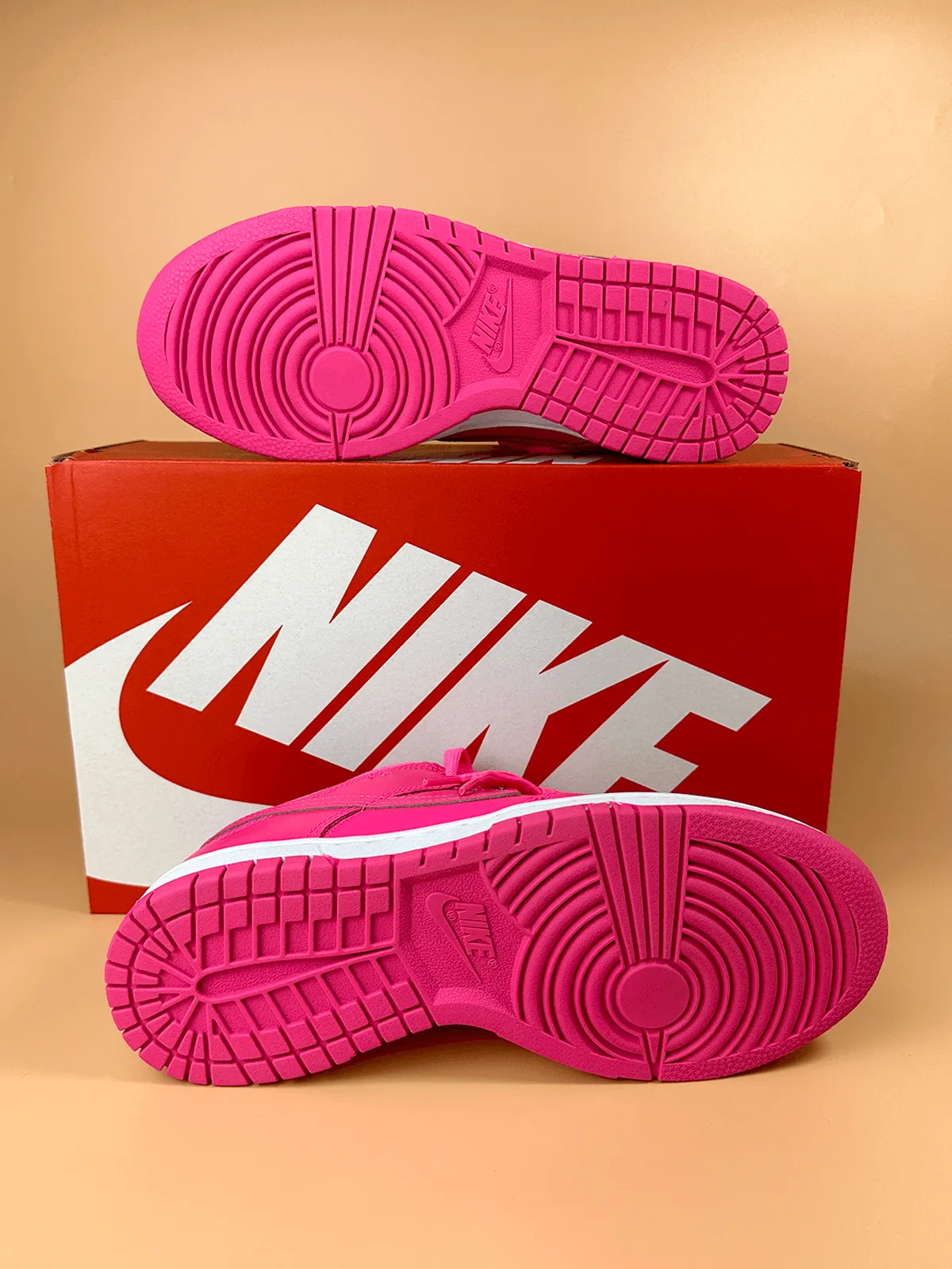 Nike Dunk Low Hyper Pink