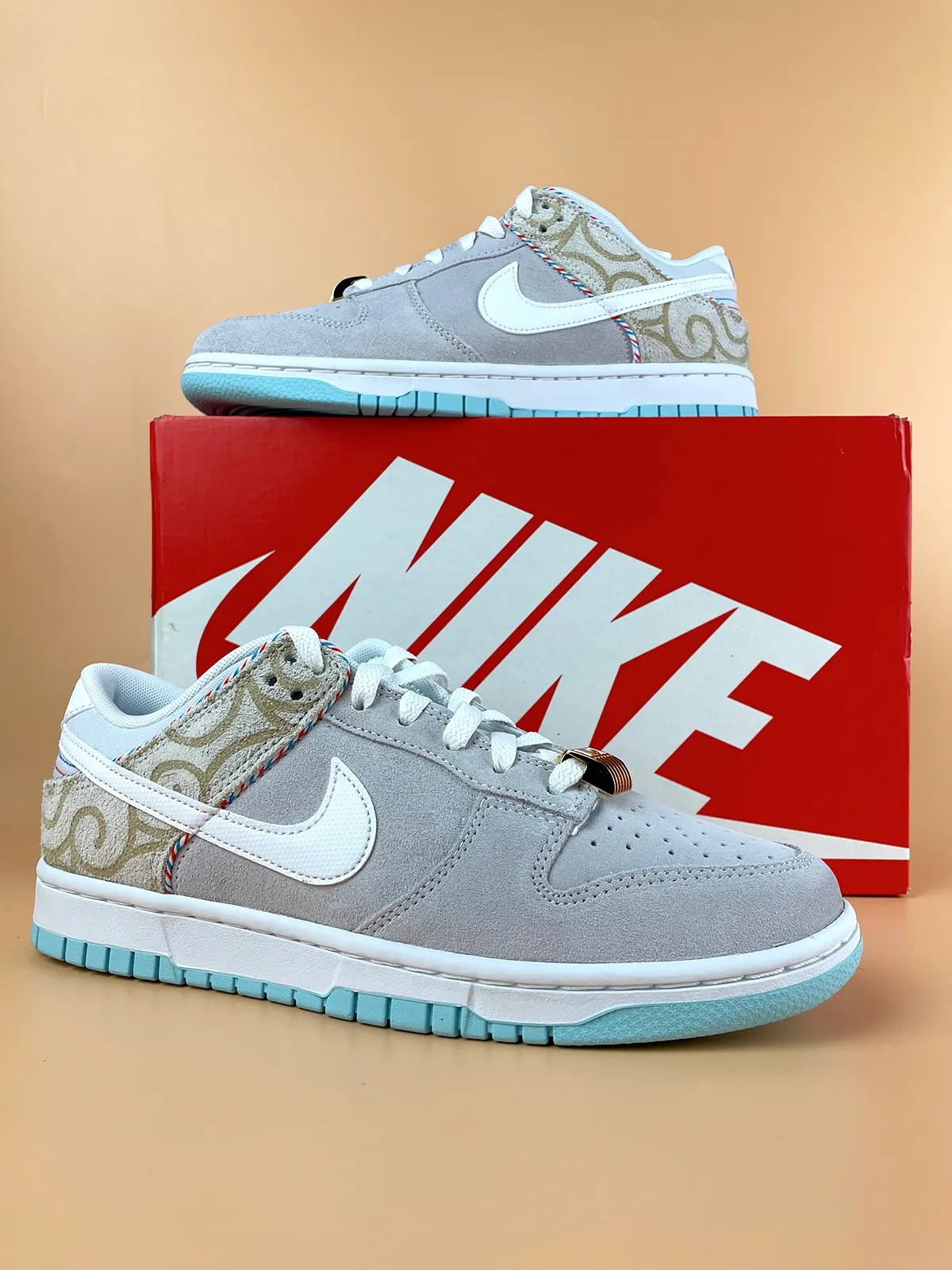 Nike Dunk Low SE Barber Shop Grey