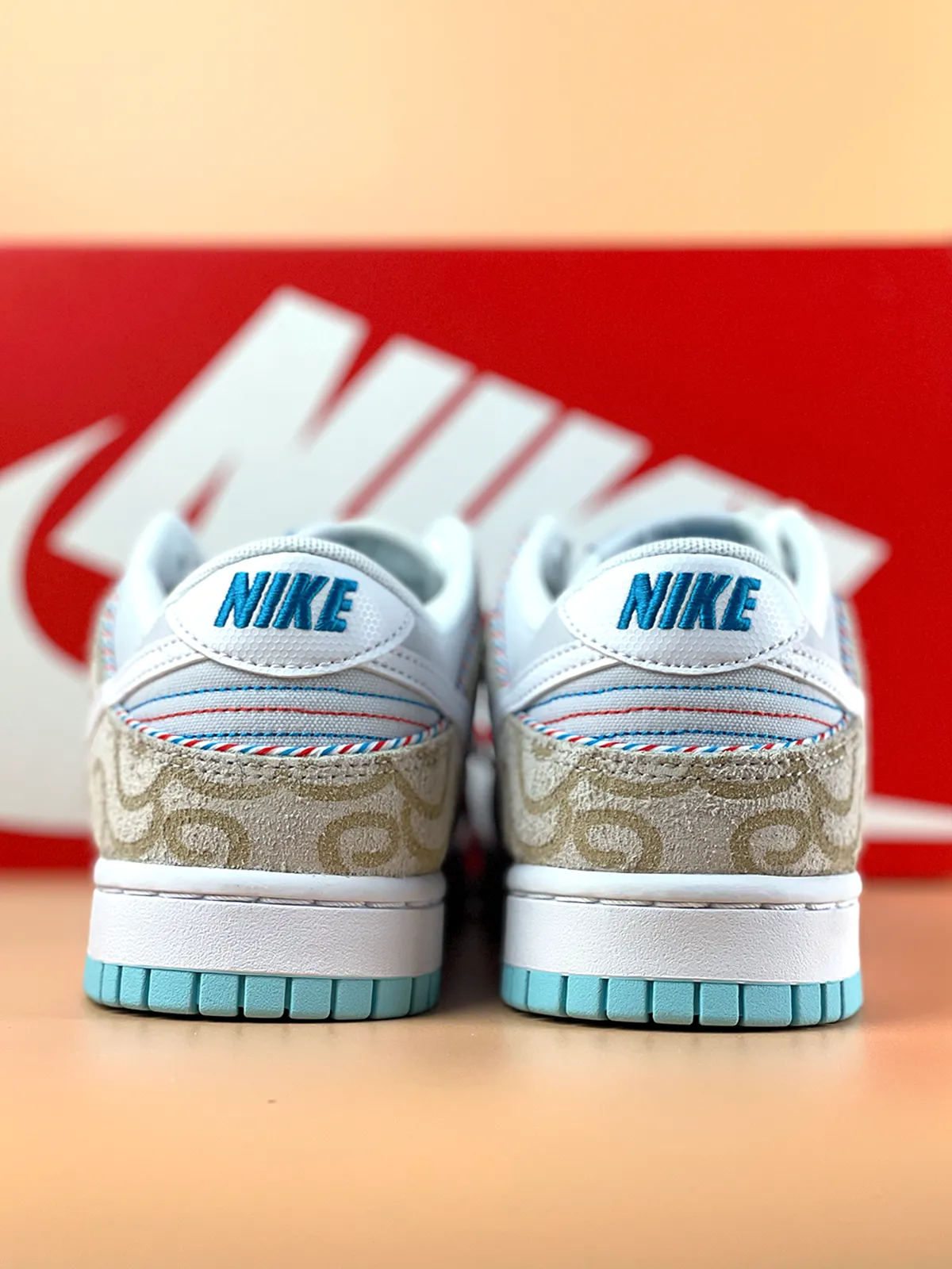 Nike Dunk Low SE Barber Shop Grey