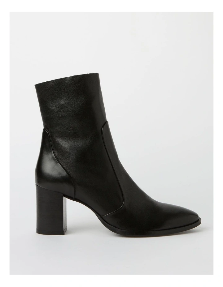 Pia Boot in Black Leather