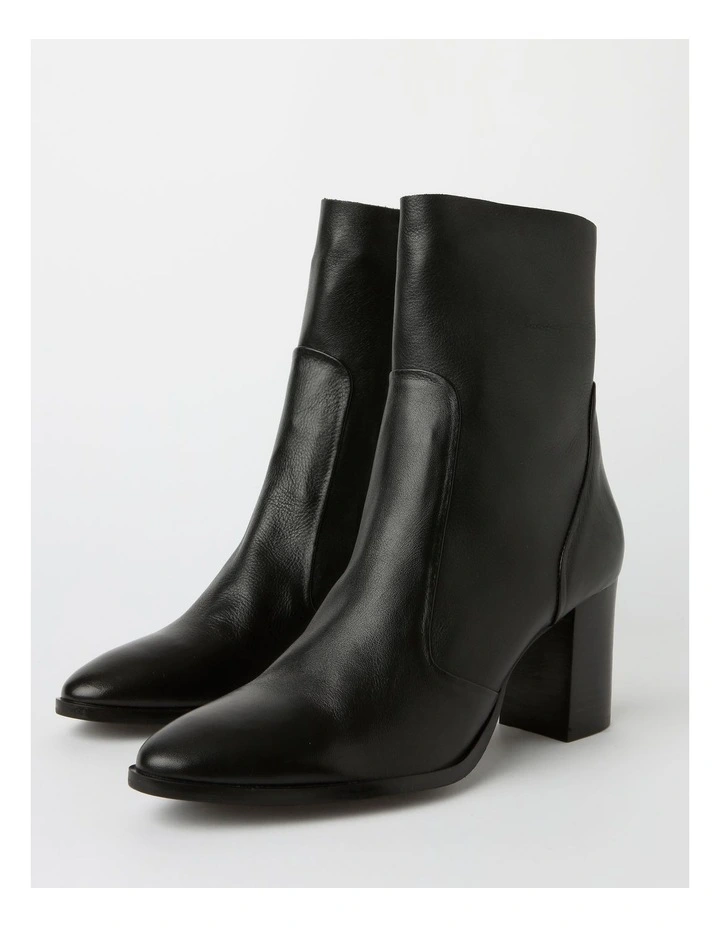 Pia Boot in Black Leather