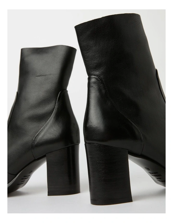 Pia Boot in Black Leather