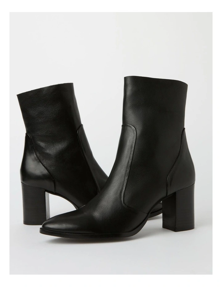 Pia Boot in Black Leather