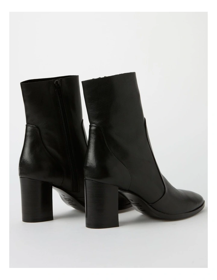 Pia Boot in Black Leather