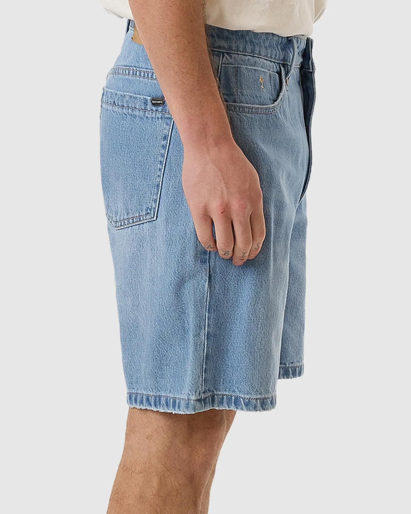 SLACKER DENIM SHORT