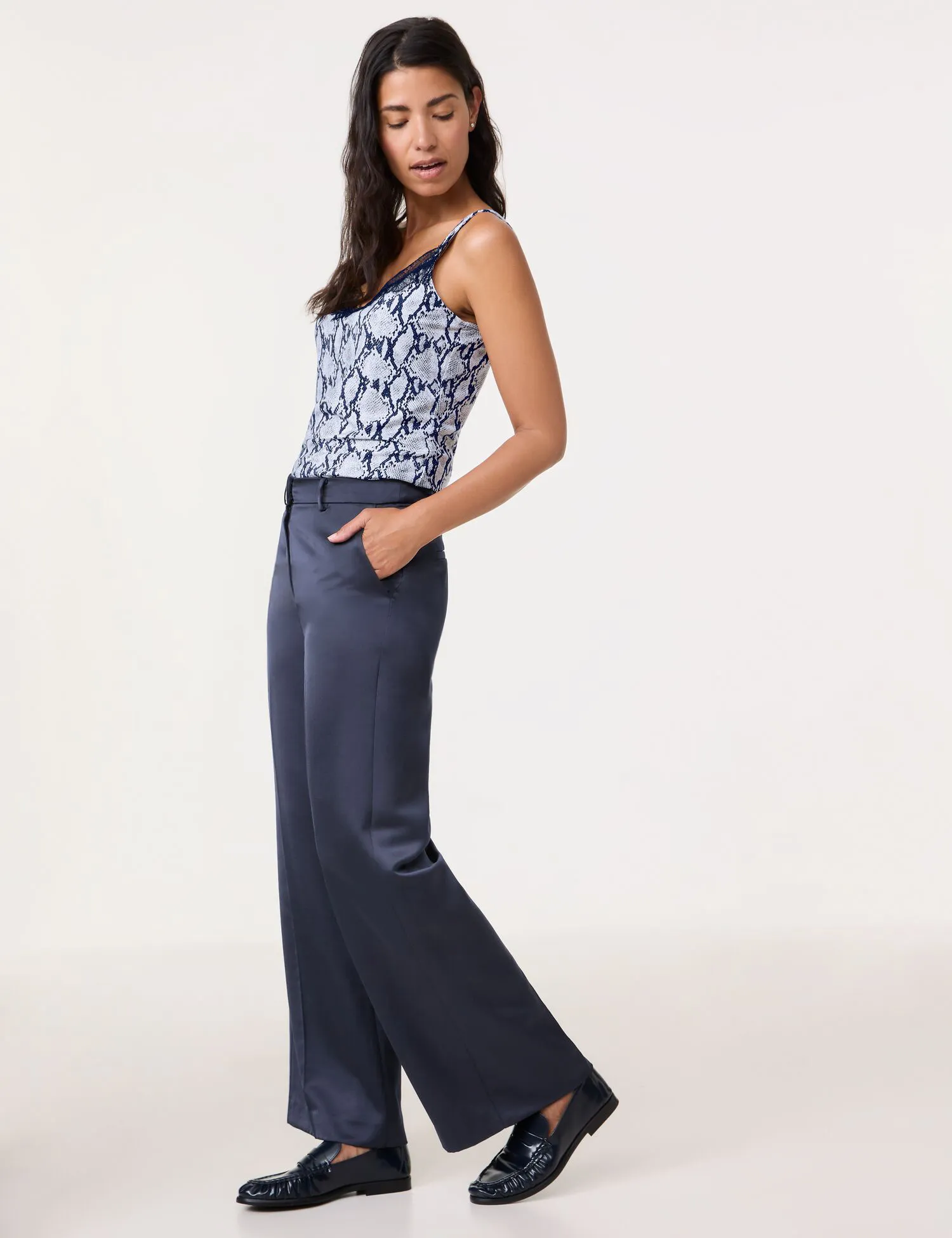 Wide trousers made of flowing satin