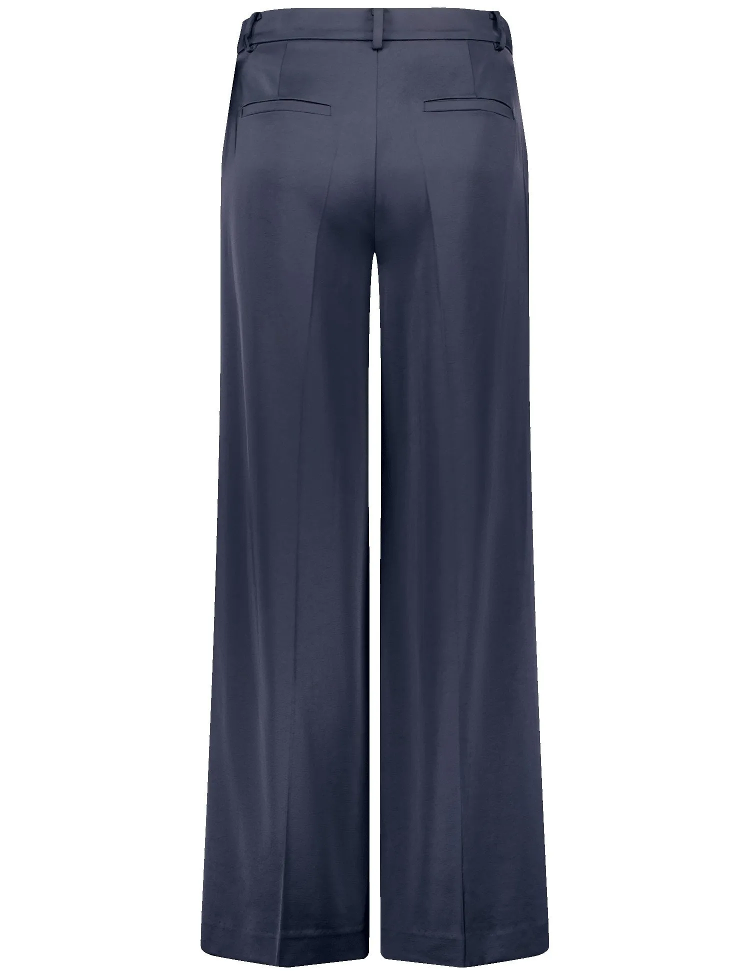 Wide trousers made of flowing satin