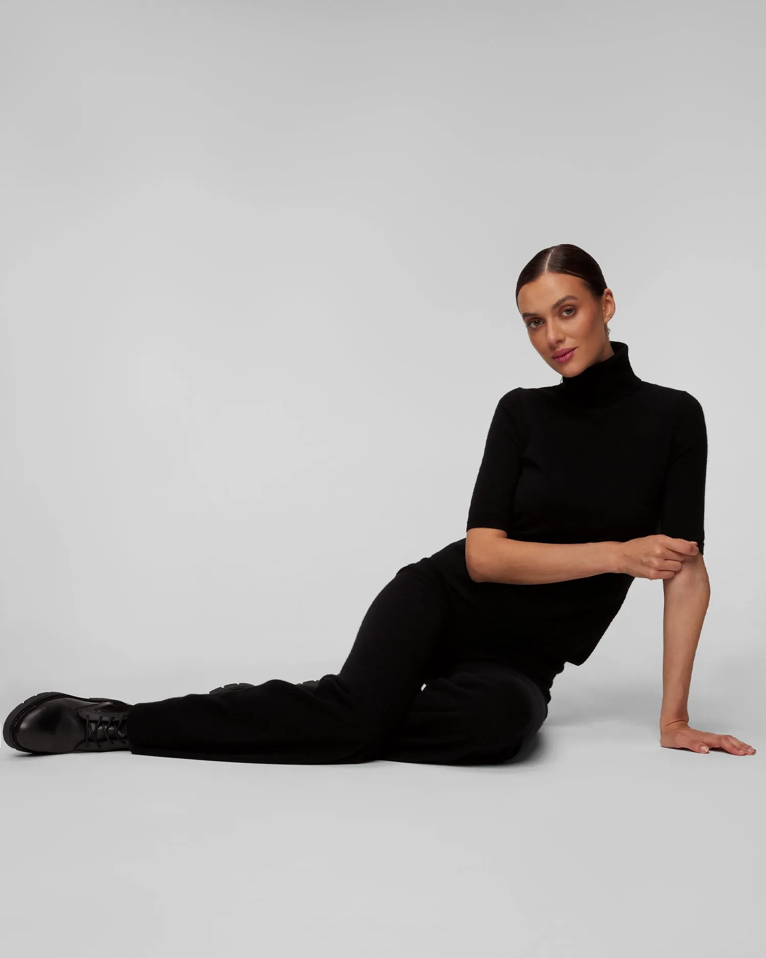 Women's black cashmere turtleneck Allude 11108-90