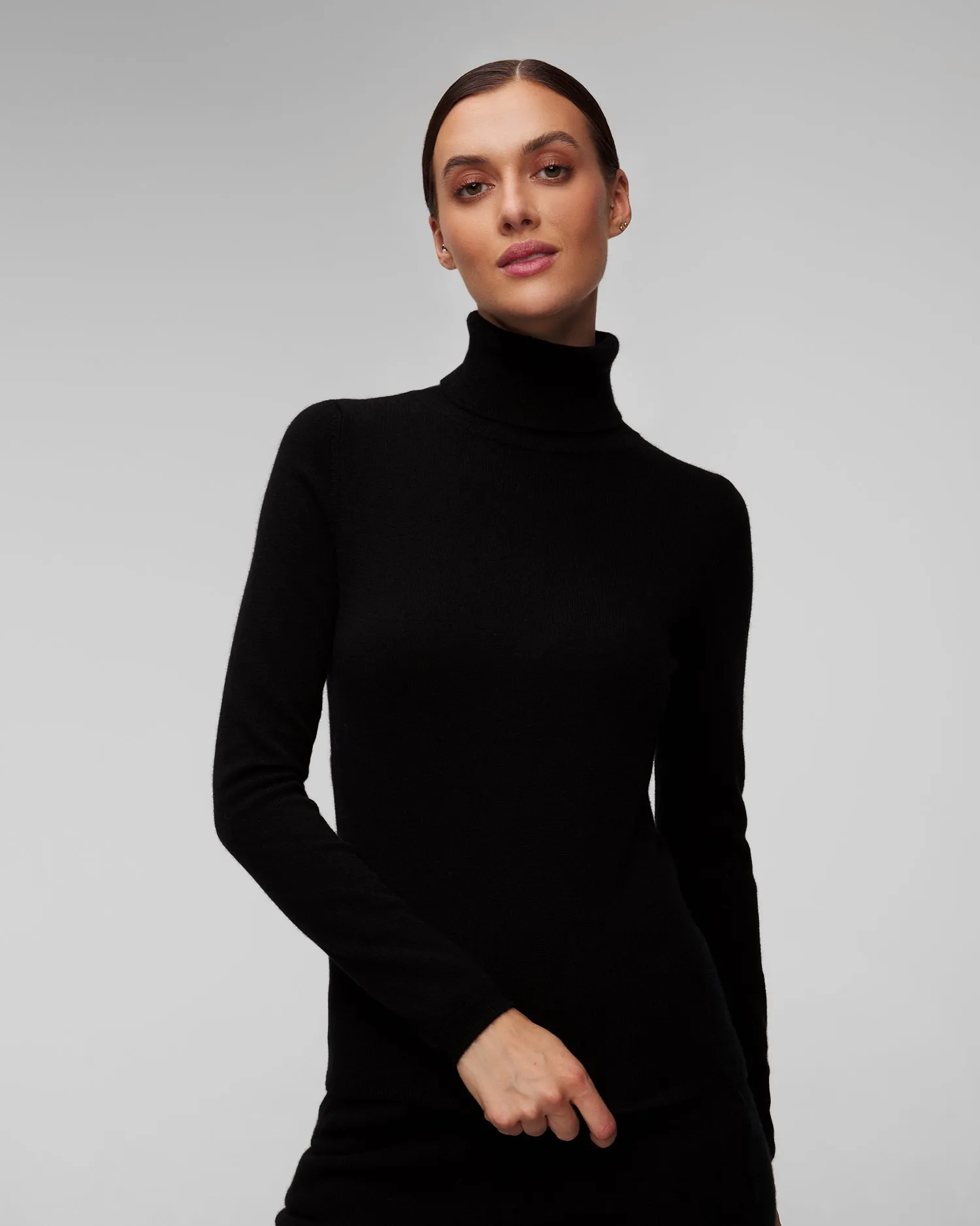 Women's black turtleneck jumper Allude 11106-90